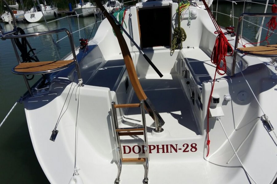 dolphin28-nyugatbalatoni-hajozas-keszthely-pini-hajoberles-rent-boat-03